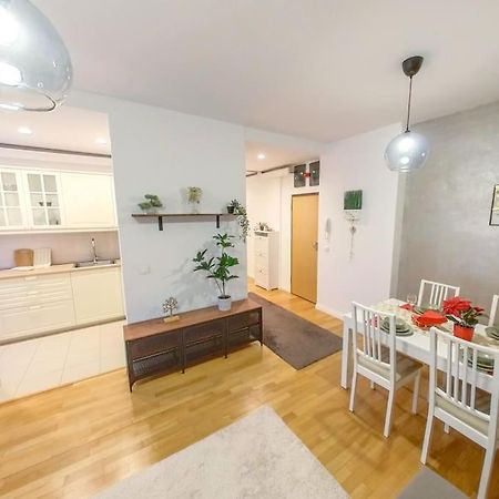 Old Town Spacious Apartment บูคาเรสต์ ภายนอก รูปภาพ