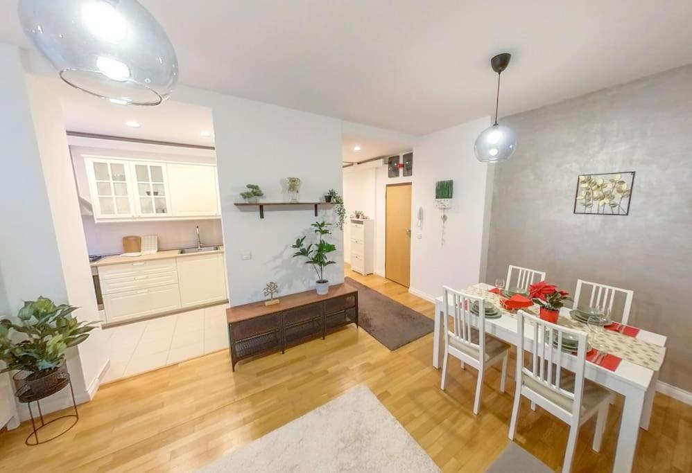Old Town Spacious Apartment บูคาเรสต์ ภายนอก รูปภาพ