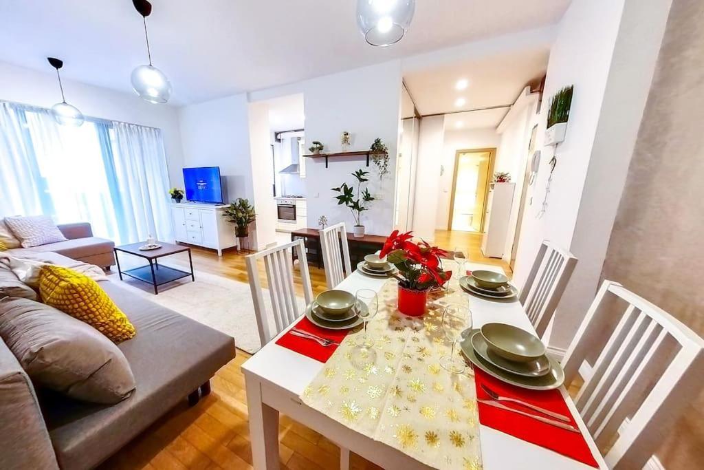 Old Town Spacious Apartment บูคาเรสต์ ภายนอก รูปภาพ